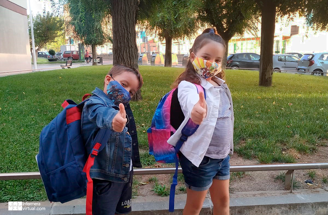 Nens camí de l'escola
