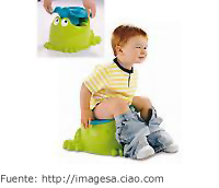 Niño sentado en un orinal