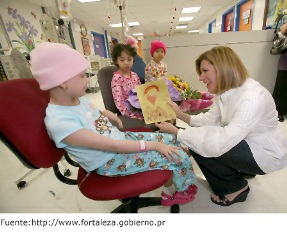 Niños en el hospital en una sala de recreo